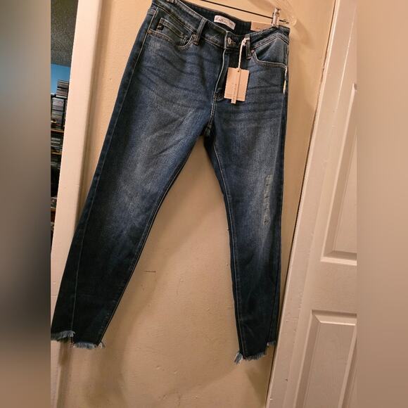 Kancan Womans Size 29x28 Mid Rise Ankle Skinny Raw Hem NWT Maurices - Picture 7 of 13